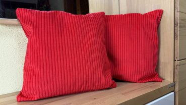 Preview: Dekokissen Mas auf Bank