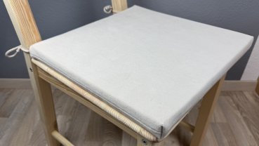 Preview: Stuhlauflage Dexi beige auf Stuhl