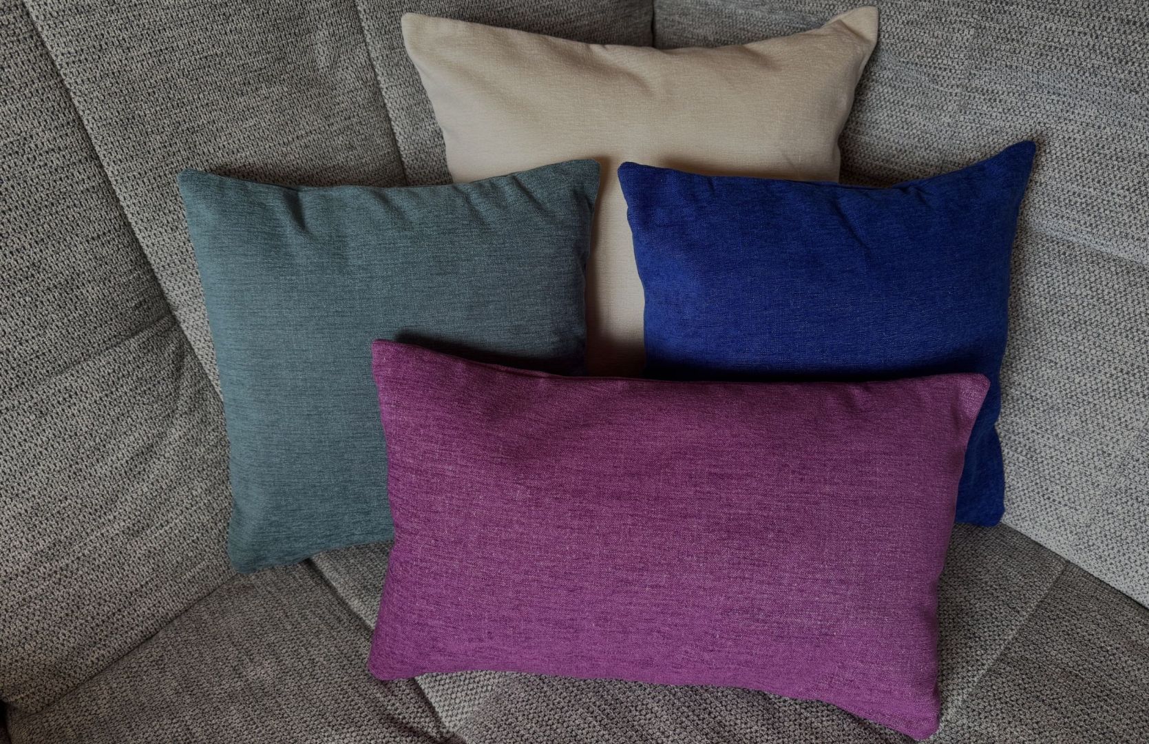 Dekokissen Lia auf Couch