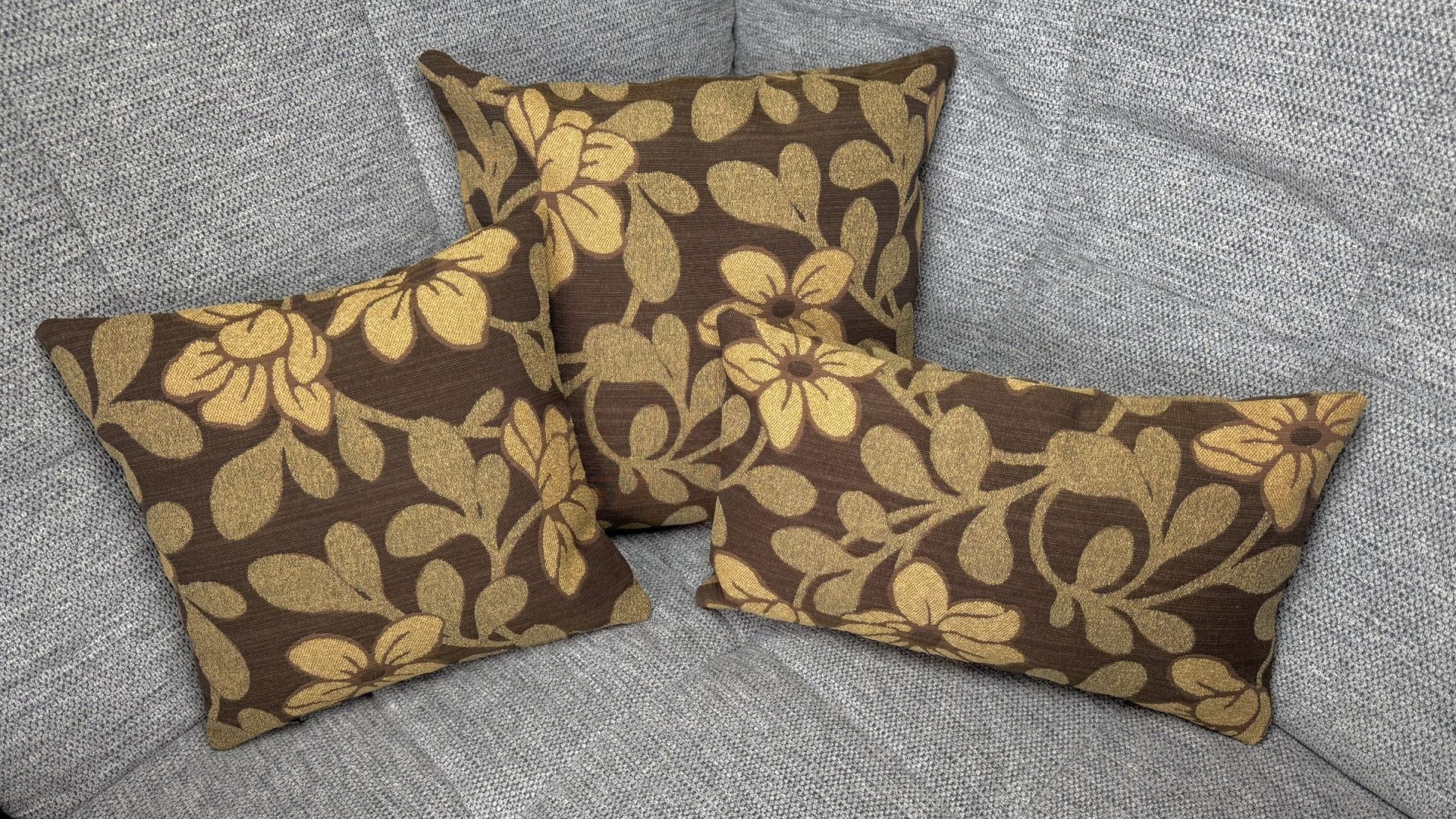 Dekokissen Sunderland braun auf Couch