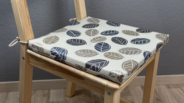 Stuhlauflage Blätter auf Stuhl 2