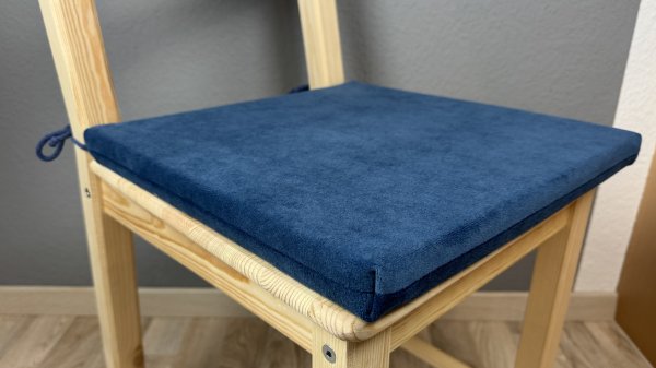 Stuhlauflage Dexi blau auf Stuhl