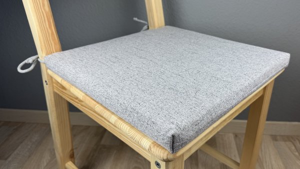 Stuhlauflage Sia hellgrau auf Stuhl1